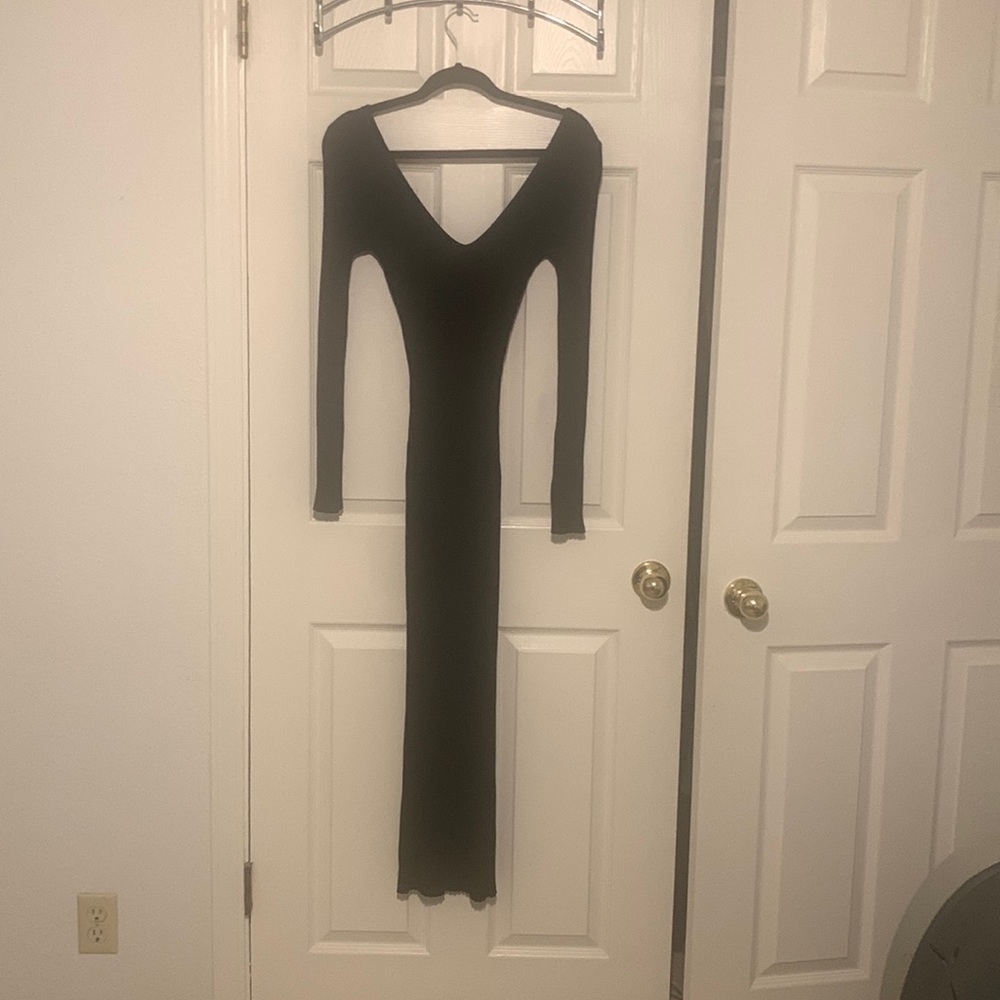Pre-loved black ribbed midi dress!